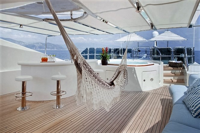 JO superyacht - Sun Deck Bar and Spa Pool