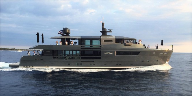 arcadia-yacht-tortoise-exterior