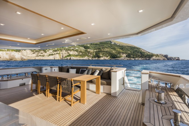 M/Y DIVINE - Alfresco dining