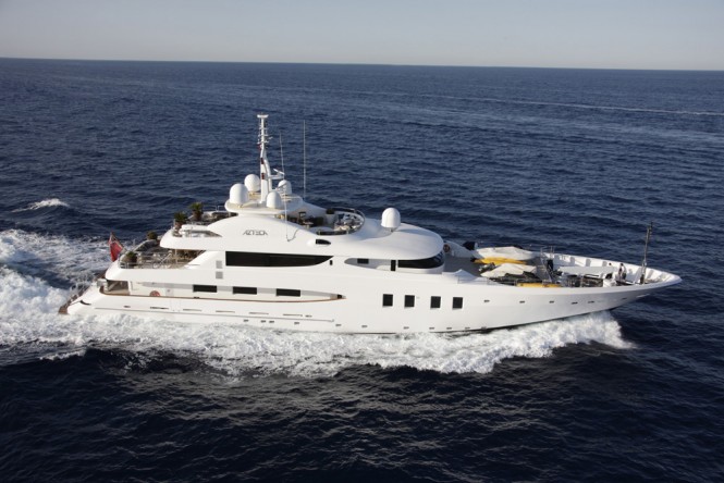 Yacht AZTECA II -  Main