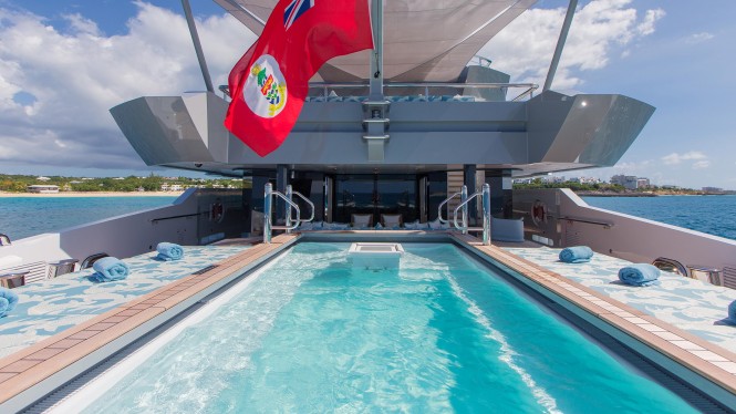 Yacht Ester has a pool