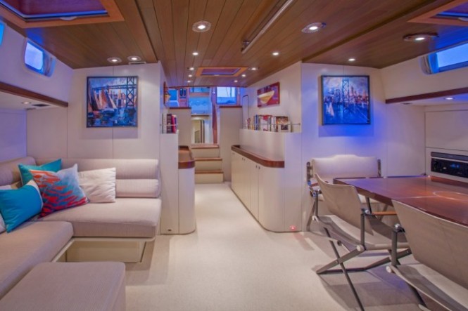 Sailing yacht JUPITER - Main salon and dining area