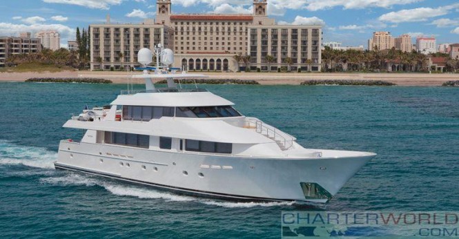 Motor yacht CHASING DAYLIGHT