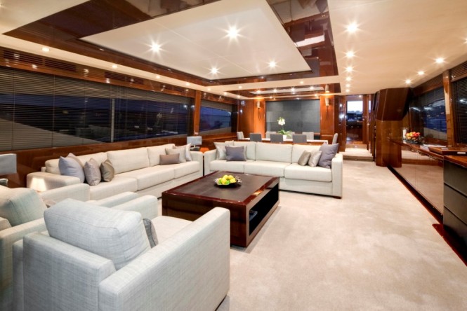 Luxury yacht LIVERNANO - Main saloon with dining area