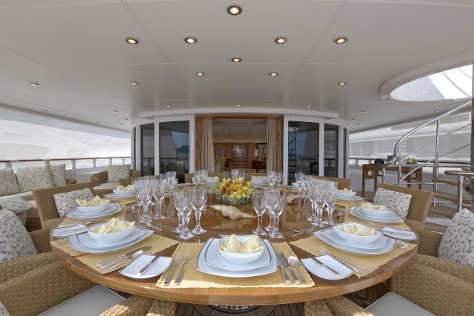 my-huntress-alfresco-dining