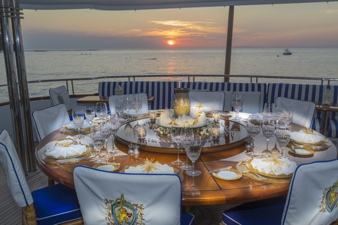 penny-mae-dining-al-fresco