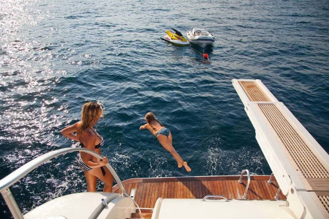 ROMACHRIS II - Swim Platform and Toys