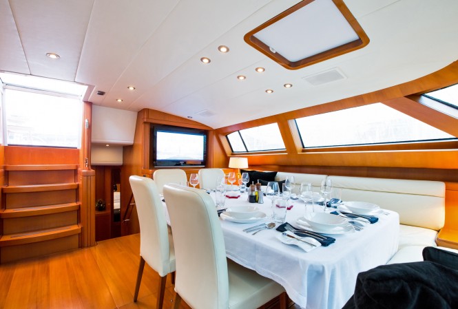 SY RAPTURE - Main salon and dining area