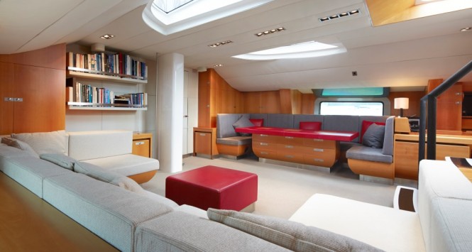 Sailing yacht SILVERTIP- Main Salon