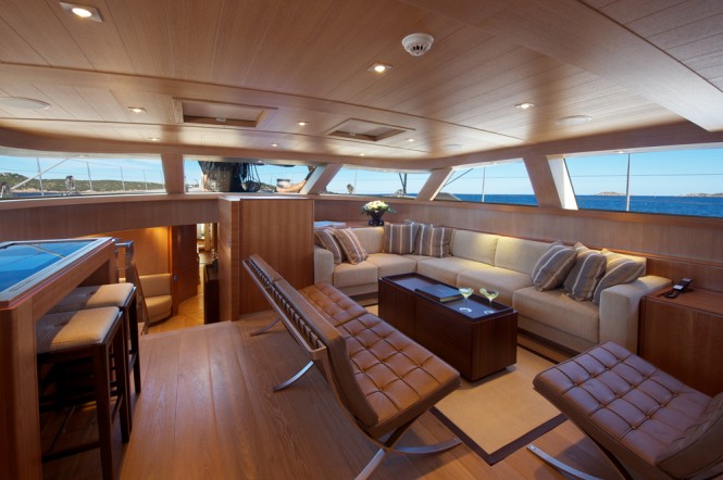 Upper salon aboard SY SARISSA