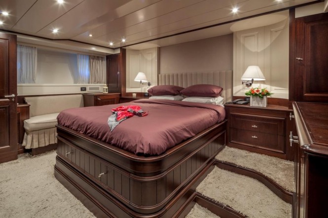 M/Y HARMONYA - Master suite on the lower deck