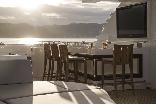 Motor Yacht TURQUOISE - Sun Deck Detail