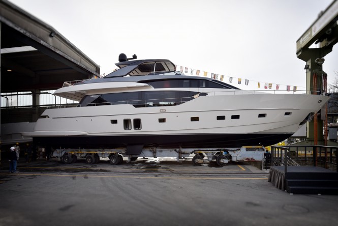 SL86 motor yacht Stae