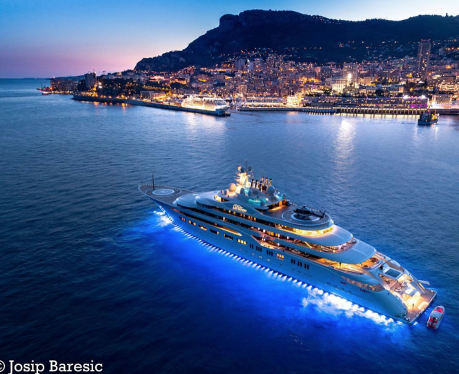 Dilbar using dynamic position with Monaco in the background. Photo credit @j_b_photography__