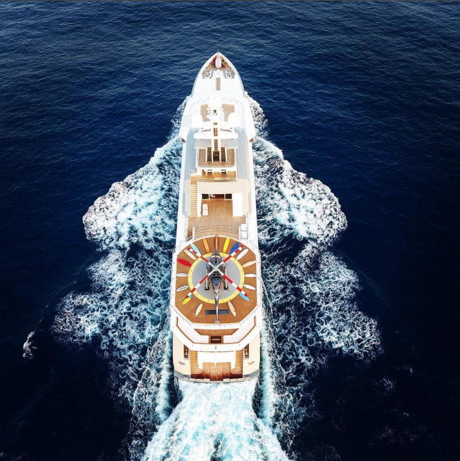 Motor Yacht Cloud Break - top view. Photo credit @brandondax