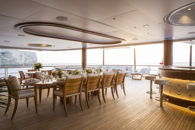 Polar Star al fresco dining aft - Photo Stuart Pearce