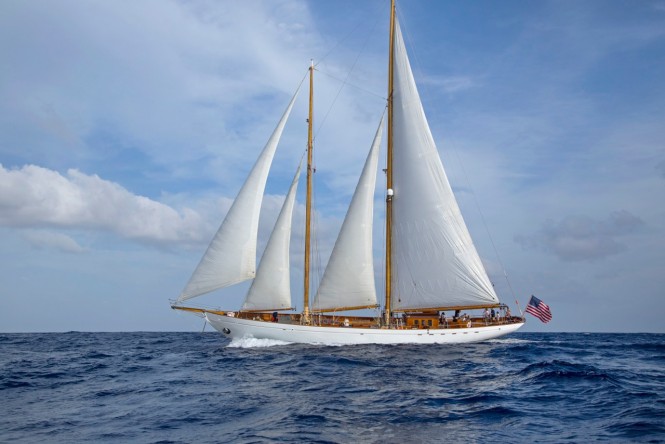 Yacht EROS under sail