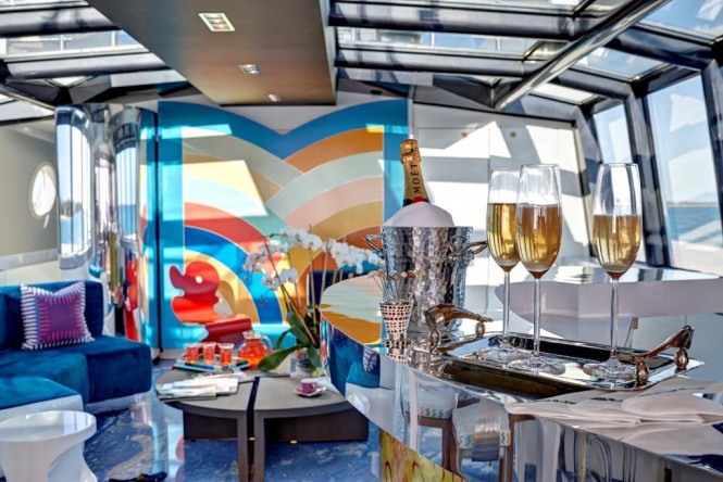 Luxury yacht HIGHLANDER - The glass ceiling skylounge