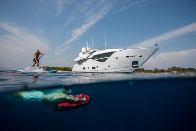Motor yacht FLEUR - Built by Sunseeker