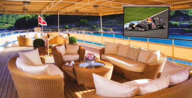 Superyacht SEAGULL II - Outdoor seating on the upper deck