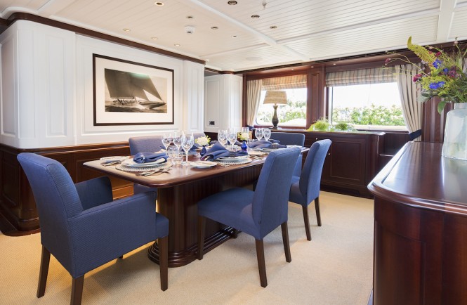 Hakvoort My Soprano main deck dining