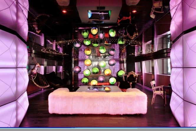 M/Y SEA FORCE ONE - Salon