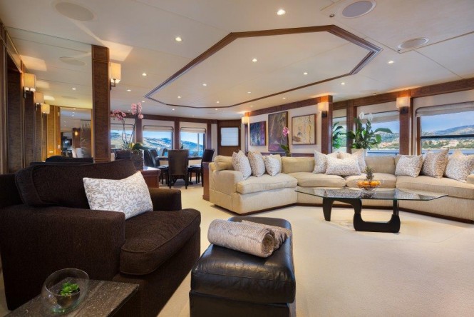 Motor yacht BRAZIL - Salon view