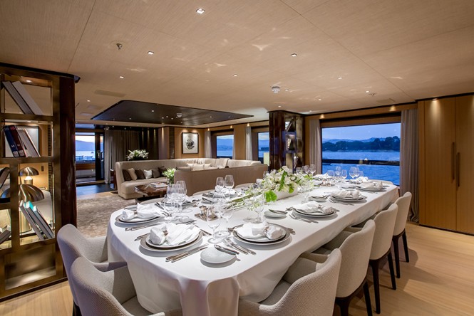 VERTIGE main saloon dining area