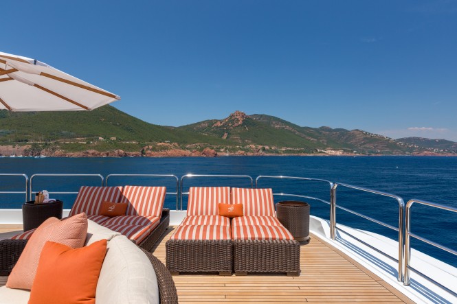 Motor yacht LUCKY LADY - Aft deck sun lounging