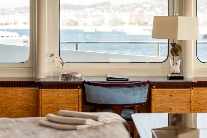 Motor yacht LUCKY LADY - Master suite details