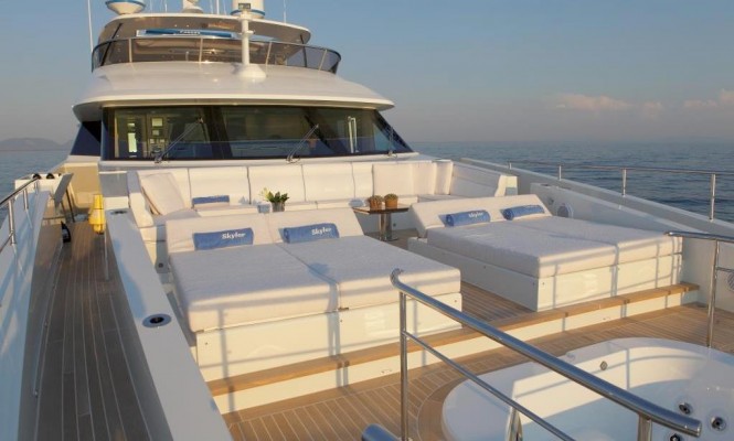 Motor yacht SKYLER - Bow sunpads and Jacuzzi
