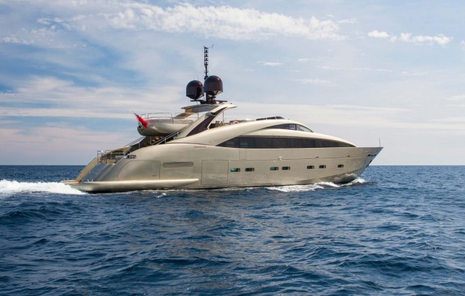 Open yacht MIDNIGHT SUN - Built by ISA Yachts