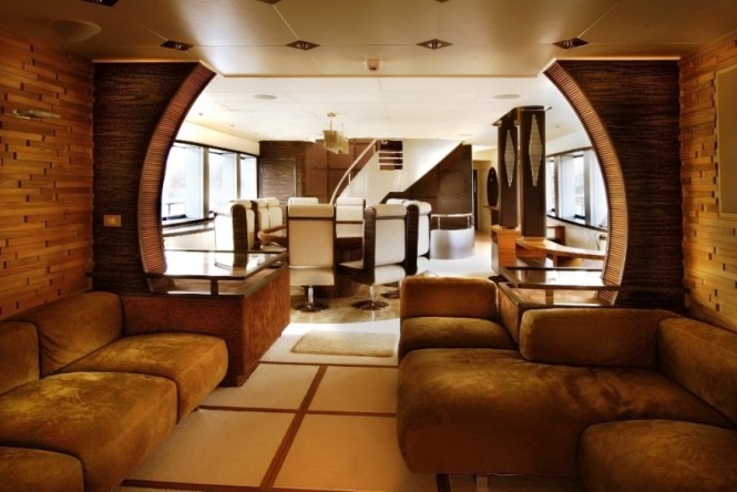 Motor yacht BLUE MAMBA - Salon and formal dining area
