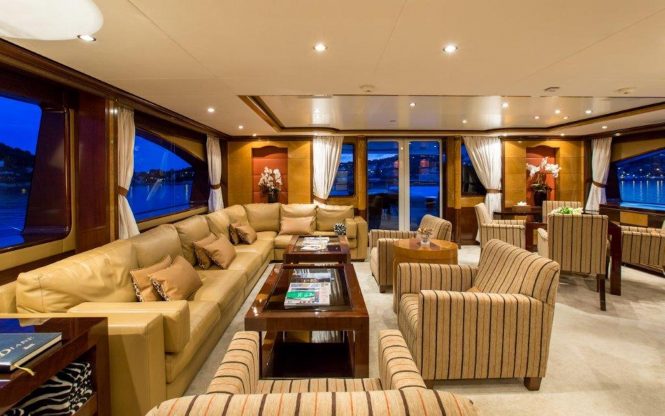 Motor yacht DIANE - Skylounge aft view
