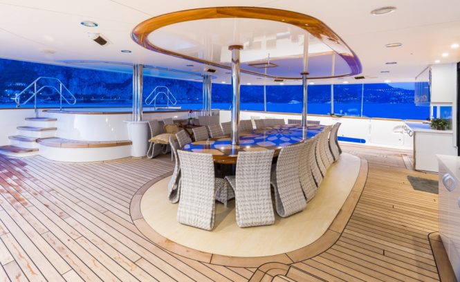 Motor yacht LEGEND - Main deck aft