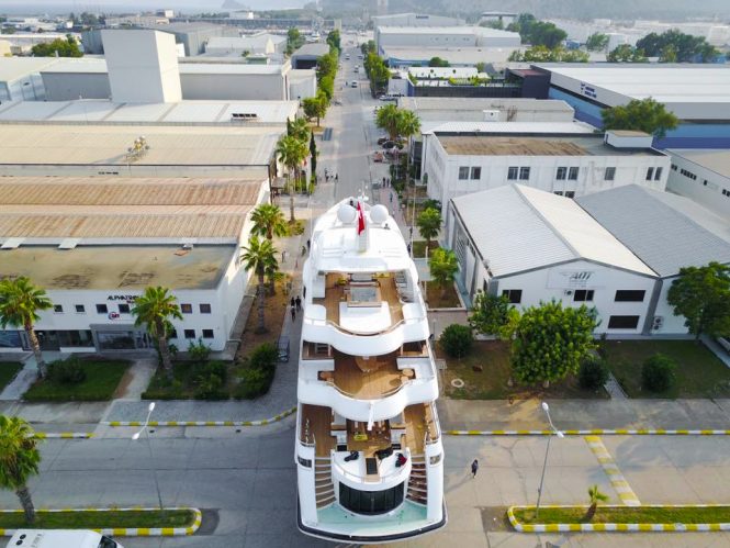 Motor yacht LIQUID SKY - Preparing for launch