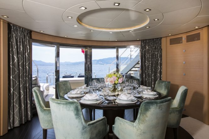 Motor yacht MIDNIGHT SUN - Formal dining area