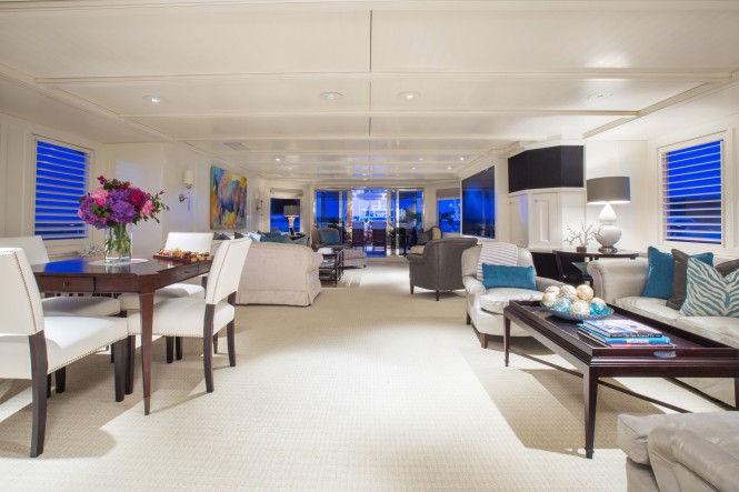 Motor yacht RHINO - Skylounge