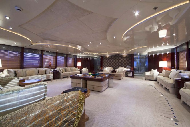 Motor yacht SARAH - Main salon view forward
