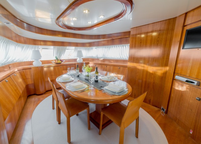 Motor yacht ZAMBEZI - Formal dining area
