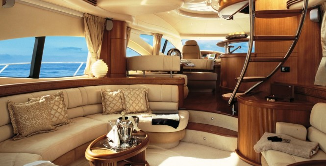 Open yacht BEAUTY - Salon