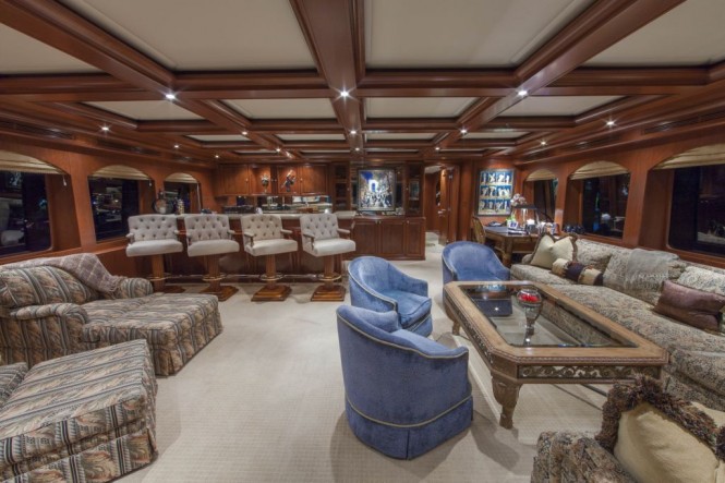 Superyacht RELENTLESS - Skylounge