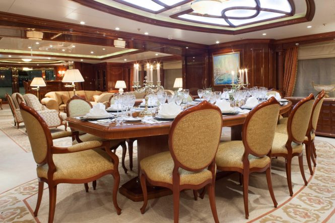 Superyacht ST DAVID - Formal dining area