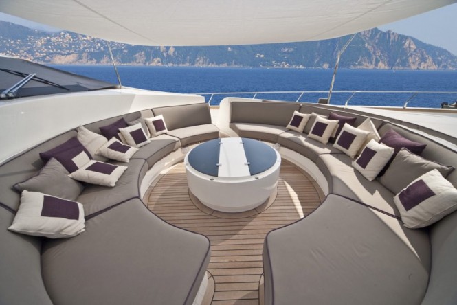 Superyacht TOBY - Forward deck seating