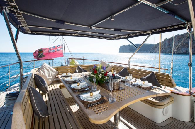 Luxury yacht INFATUATION - Cockpit dining