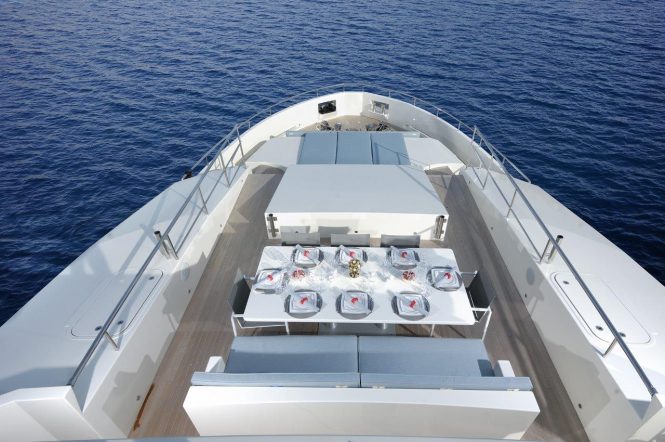Luxury yacht SERENITAS - Alfresco dining and sunbathing on the bow