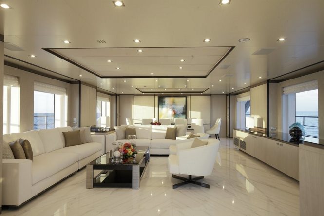 M/Y WILLOW - Main salon and formal dining area