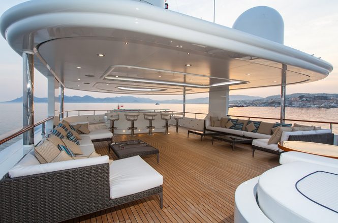 Motor yacht PRIDE - Sundeck