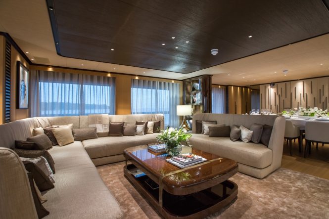 Motor yacht VERTIGE - Main salon and formal dining area