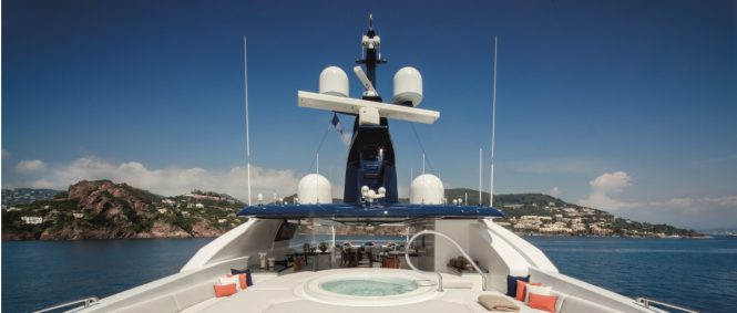 Sundeck Jacuzzi, lounge and teppanyaki bar aboard superyacht CLOUD 9